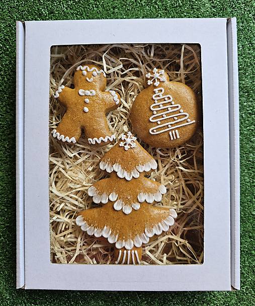 Dekorácie - Medovníček,  stromček a guľka v papierovej krabičke  - 17675956_