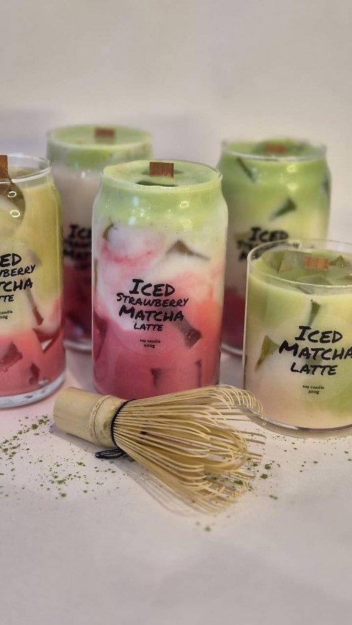 Jahodové matcha latte