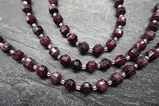 Minerály - Granát fazetovaný 8x8 - 17679384_