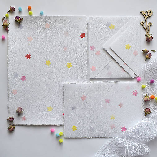 Papiernictvo - Ručný papier- Biely s farebnými kvietkami - 17678893_