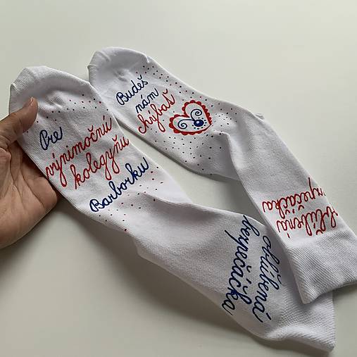Maľované ponožky pre super KOLEGYŇU (biele na rozlúčku aj s nápisom nad členkom)