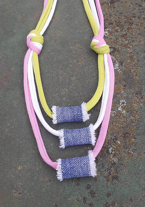 Náhrdelníky - Náhrdelník pre odvážne - denim - upcyklovaný - 17678870_