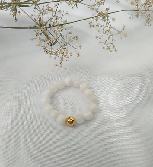 Prstene - Prsteň mesačný kameň so zlatou korálkou - 17678575_