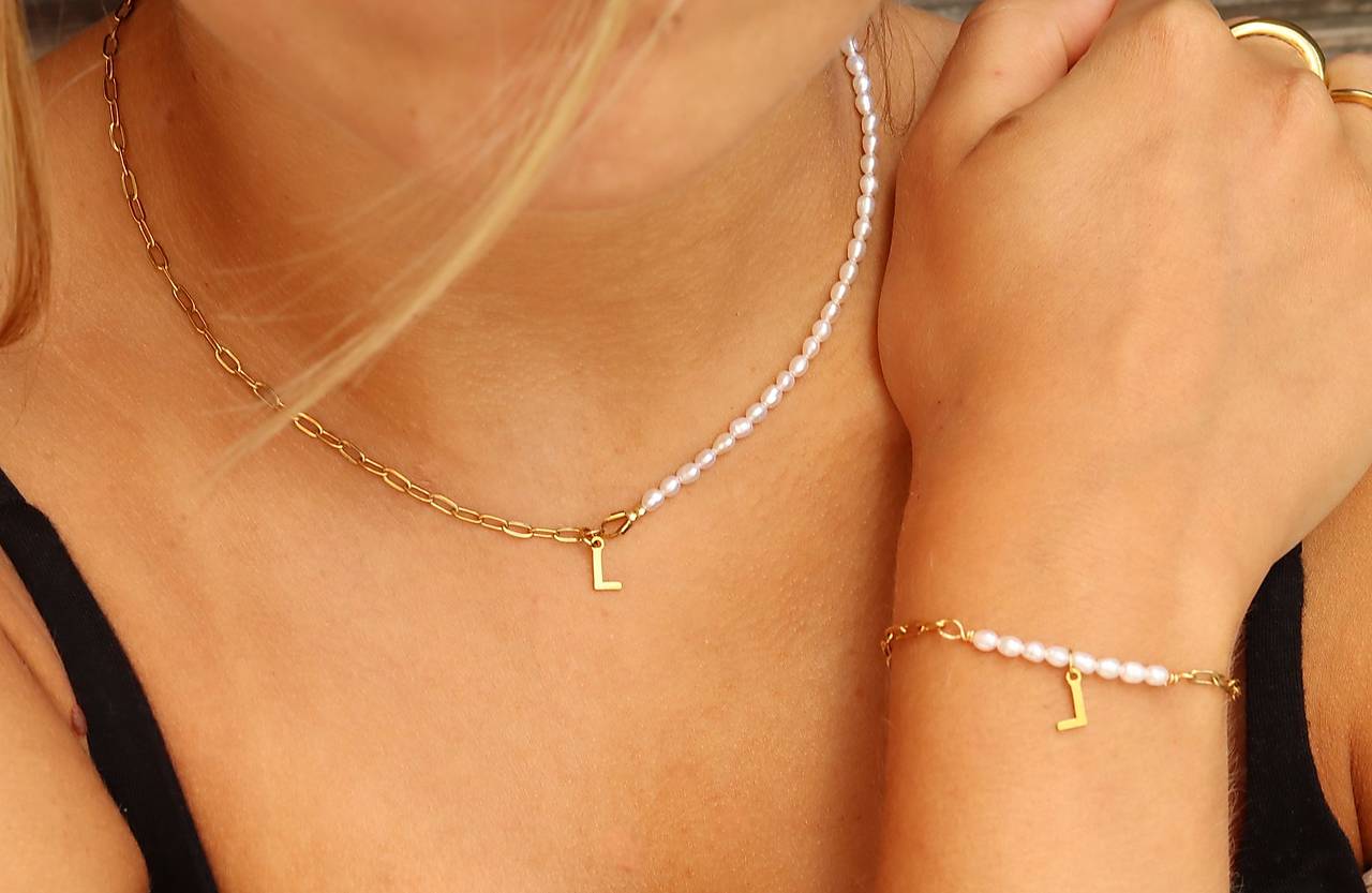 Perlový náhrdelník/retiazka s písmenkom