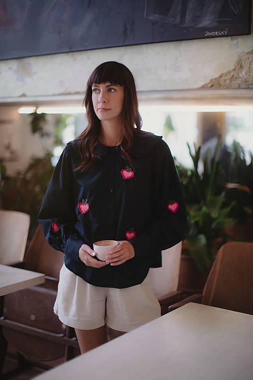 Blúzky a košele - STRAWBERRY NIGHT upcyklovaná blúzka - 17679343_