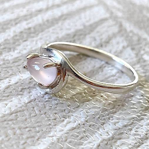 Rose Quartz Teardrop AG925 Ring / Jemný strieborný prsteň s ruženínom E006