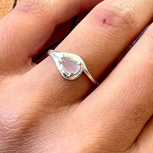 Rose Quartz Teardrop AG925 Ring / Jemný strieborný prsteň s ruženínom E006