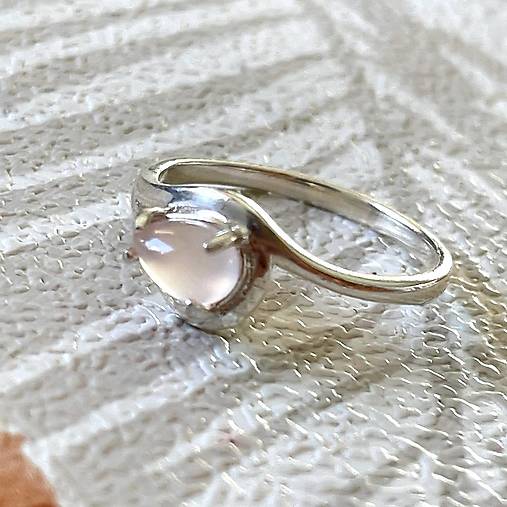 Rose Quartz Teardrop AG925 Ring / Jemný strieborný prsteň s ruženínom E006