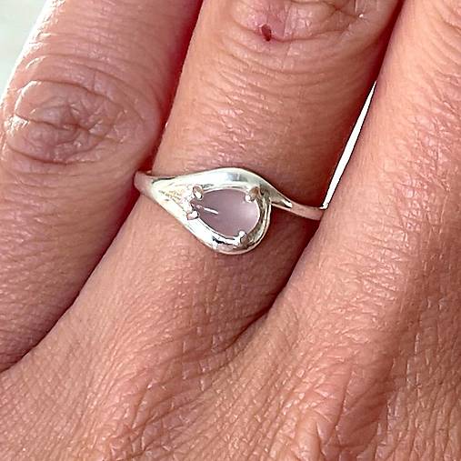 Rose Quartz Teardrop AG925 Ring / Jemný strieborný prsteň s ruženínom E006