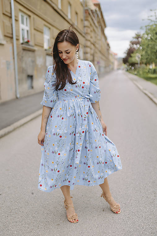 Šaty - Popelínové zavinovacie šaty - svetlomodré kvety - 17679863_