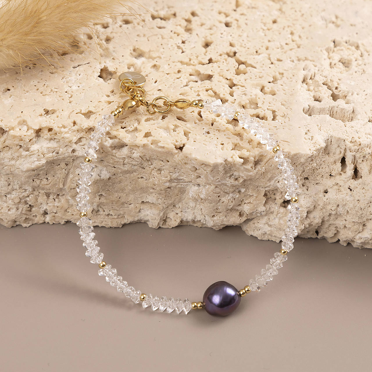 Náramok s tajomným leskom čiernych perál – Kolekcia Dark Glow