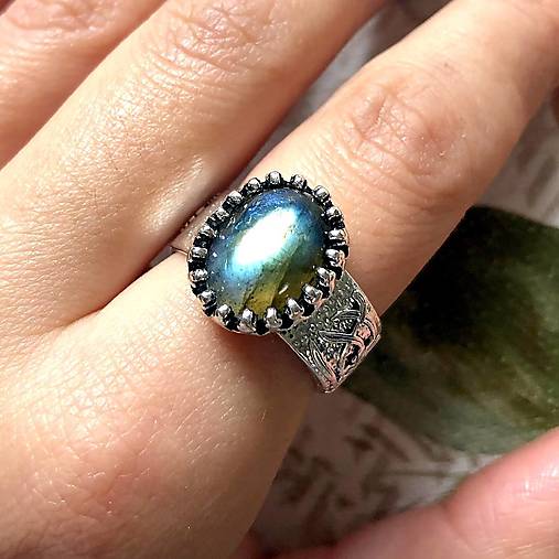 Floral Labradorite Ring / Masívny vintage prsteň s labradoritom E006