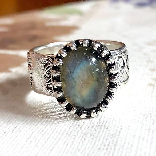 Floral Labradorite Ring / Masívny vintage prsteň s labradoritom E006