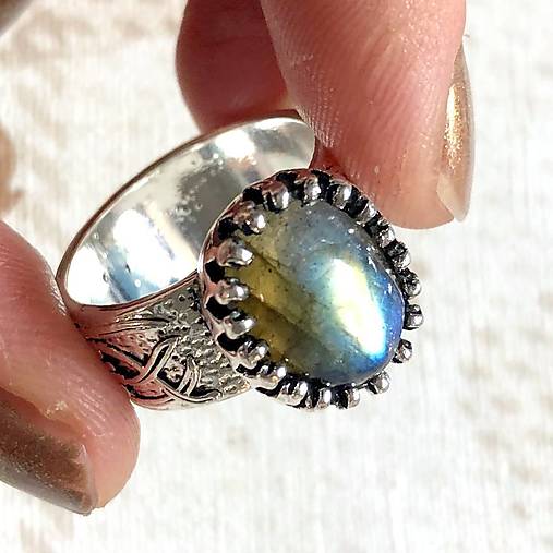 Floral Labradorite Ring / Masívny vintage prsteň s labradoritom E006