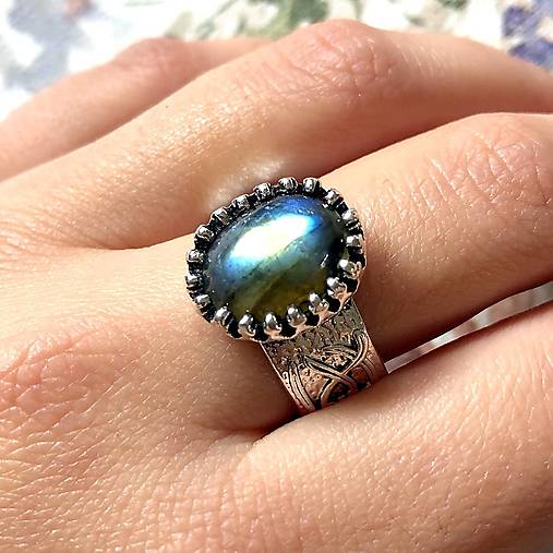 Floral Labradorite Ring / Masívny vintage prsteň s labradoritom E006