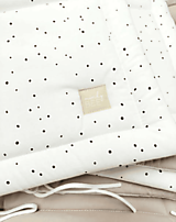 Detský textil - Mantinel do postieľky béžová/čierne fliačiky na bielej - 17683753_