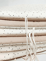 Detský textil - Mantinel do postieľky béžová/čierne fliačiky na bielej - 17683756_