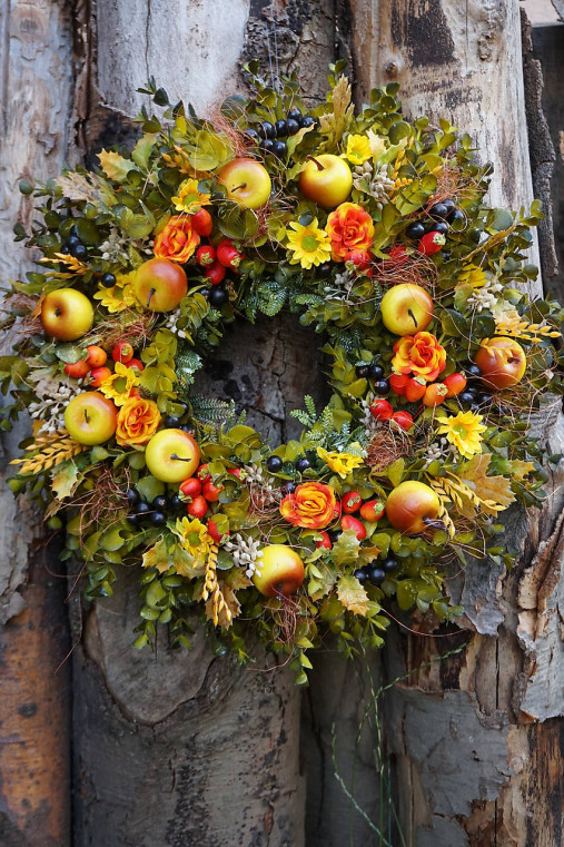 Dekorácie - Jesenný veniec s jabĺčkami - 17686216_