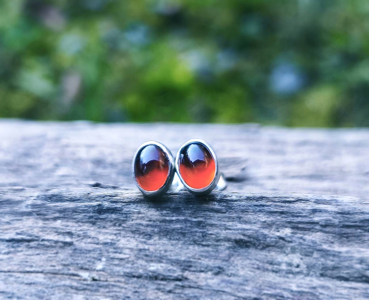 Strieborné Náušnice s Granátom