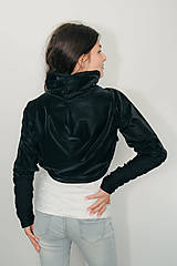 Svetre a kardigány - Čierne asymetrické bolero z umelej kože s vysokým golierom - 17688204_