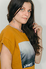 Topy, tričká, tielka - Horčicové tričko NOT LONELY, JUST ALONE - 17688283_