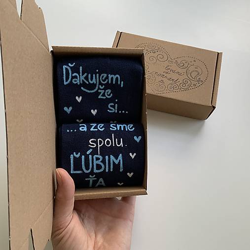 Maľované ponožky s nápisom: "Ďakujem, že si, že, a že sme spolu! ĽÚBIM ŤA"