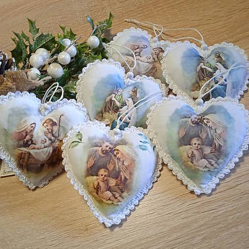Dekorácie - Vianočné ozdoby -srdiečka svätá rodinka - 17691866_