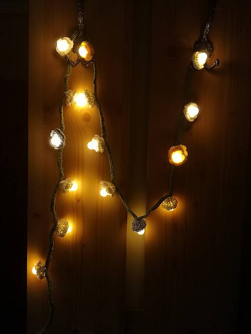 Svietidlá - Háčkované kvetinové svetielka - 17691272_