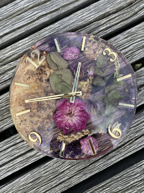 Hodiny - Nástenné hodiny z epoxidovej živice, dreva a sušených kvetov – ručná práca - 17692799_