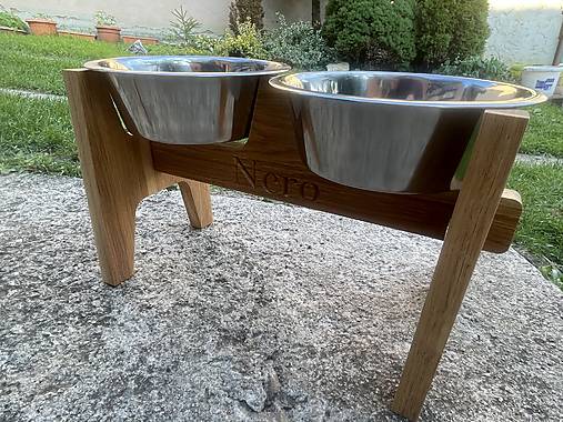 Pre zvieratá - Drevený stojan s nerezovými miskami pre psa - 17694863_