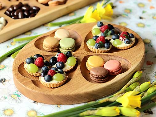 Dubový podnos na oriešky "srdiečka"