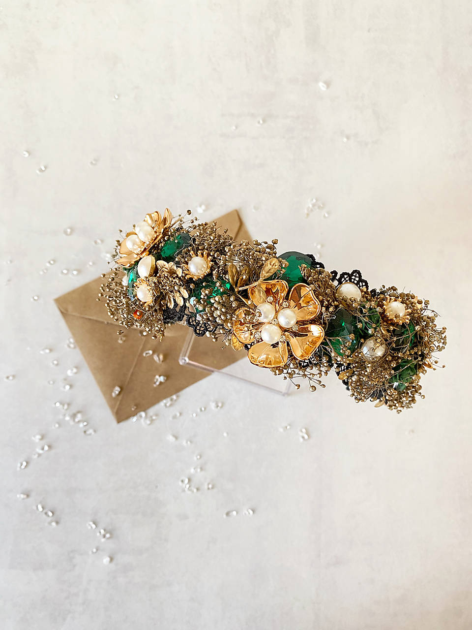 Kvetinový glam čelenka “mesačné smaragdy”