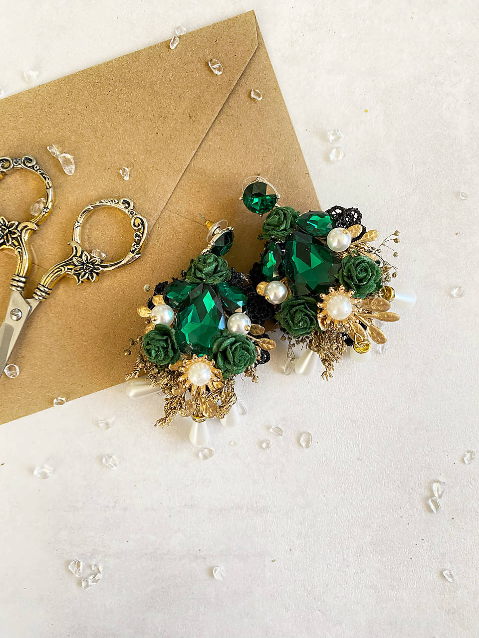 Kvetinové glam náušnice “mesačné smaragdy”