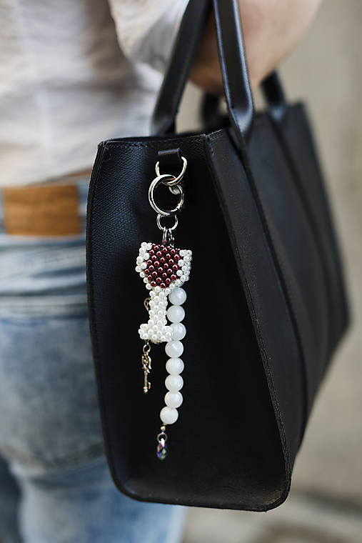 Kľúčenky - Bag charm – štýlová kľúčenka / prívesok na kabelku s perlovým detailom (Bag charm - pohár vína) - 17698227_