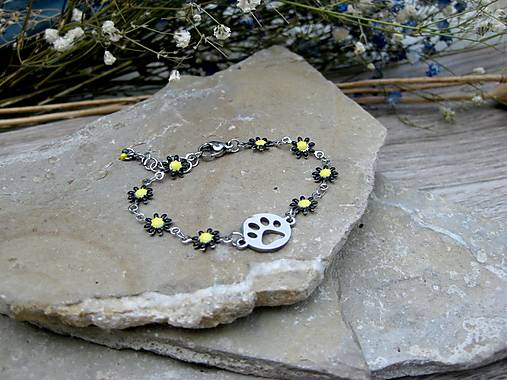 Náramky - Jemný nerezový náramok s kvietkami LABKA (čierny, č.4309) - 17699214_