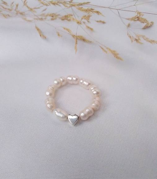 Prstene - Prsteň perly so strieborným Ag925 srdiečkom - 17697670_