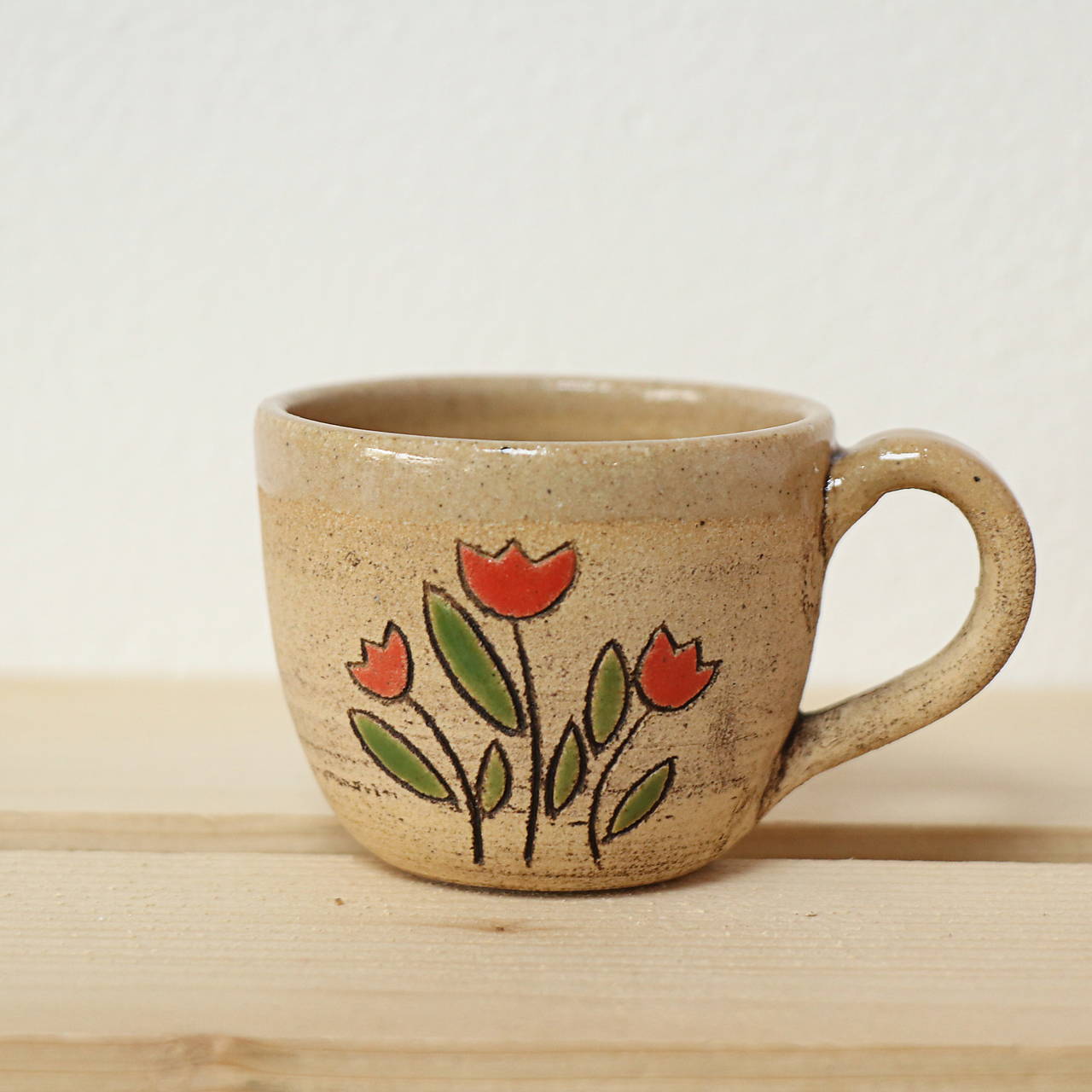 Keramický hrnček Tulipány