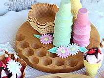 Nádoby - Dubový okrúhly podnos "včelie plásty" - 17699532_