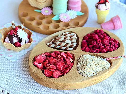 Dubový podnos na oriešky "srdiečka"