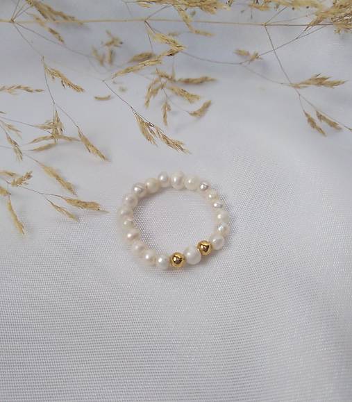 Prstene - Prsteň perly so zlatými korálkami - 17701192_