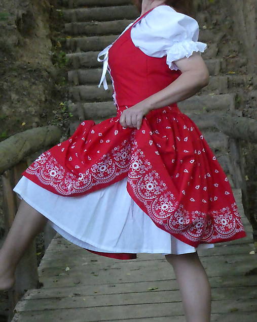 Sukne - Suknica Čipkovaný štvorlístok na červenej - 17705444_