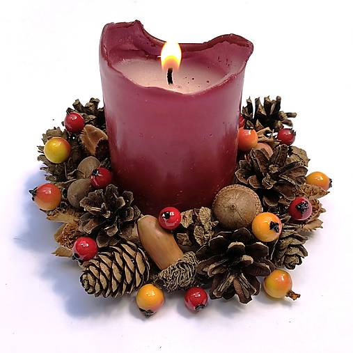 Dekorácie - Drobný venček okolo sviečky - 17706369_