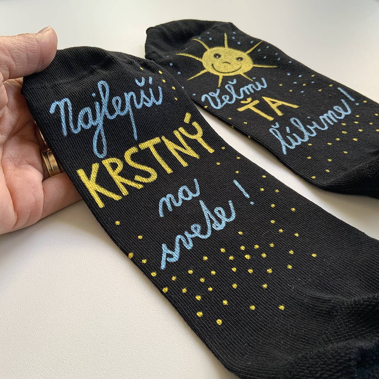 Maľované ponožky s nápisom: (Najlepší KRSTNÝ na svete! / Veľmi ŤA ľúbime!)