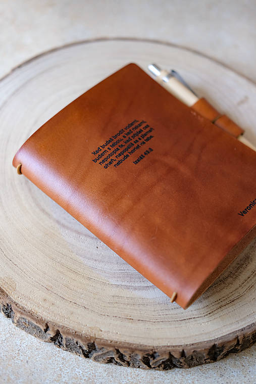 Papiernictvo - Kožený zápisník s perom - vlastný text - 17708549_