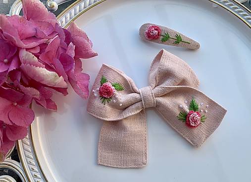 Ozdoby do vlasov - Vyšívaná mašľa + sponka - RUŽIČKA - 17709356_