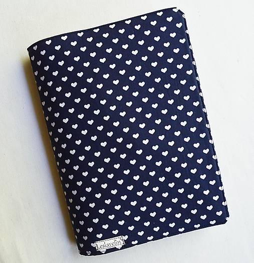 Papiernictvo - Obal na knihu nastaviteľný - Srdiečka na tmavomodrej (bavlna) - 17711536_