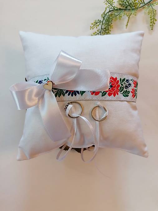 Prstene - Folklórny vankúšik s mašlou  - 17714459_