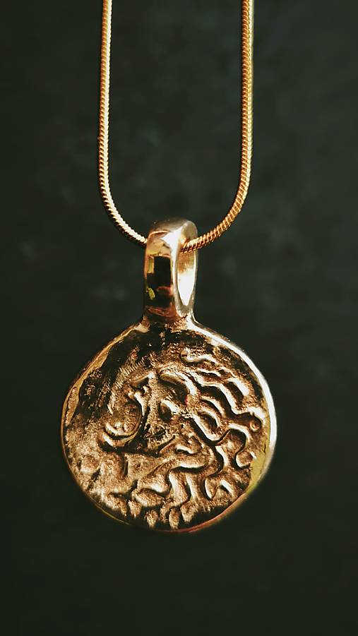 Medúza – strážkyňa v žltom bronze