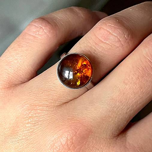 Simple Amber AG925 Rhodium Plated Ring / Jednoduchý prsteň s jantárom strieborný AG925 ródiovaný RH E004