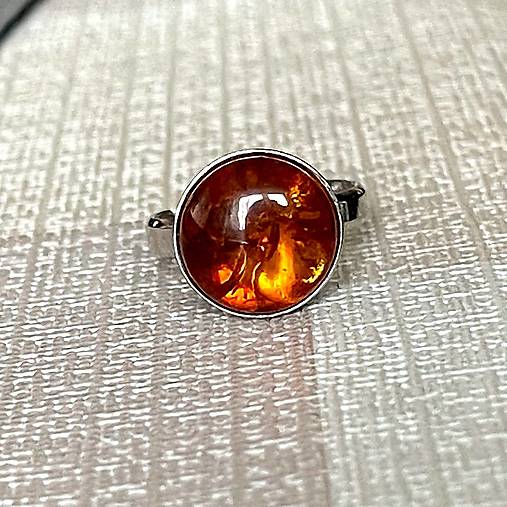 Simple Amber AG925 Rhodium Plated Ring / Jednoduchý prsteň s jantárom strieborný AG925 ródiovaný RH E004